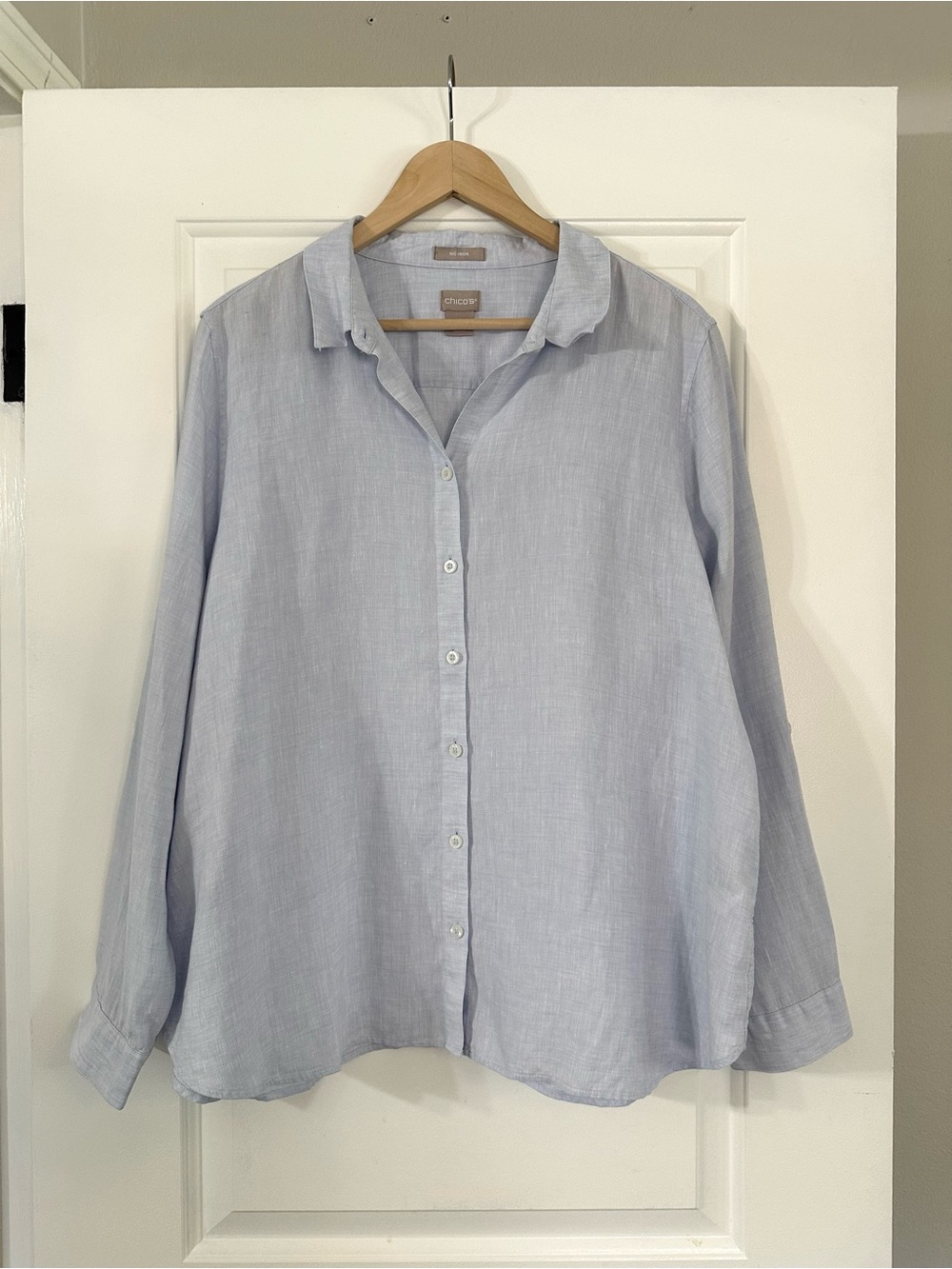 Chico’s No Iron Linen Shirt in Light Blue, Size XL